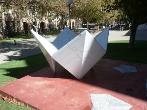 'Unfolding Lives' sculpture, Perth. Image by Graeme Saunders. Source: Monument Australia website.